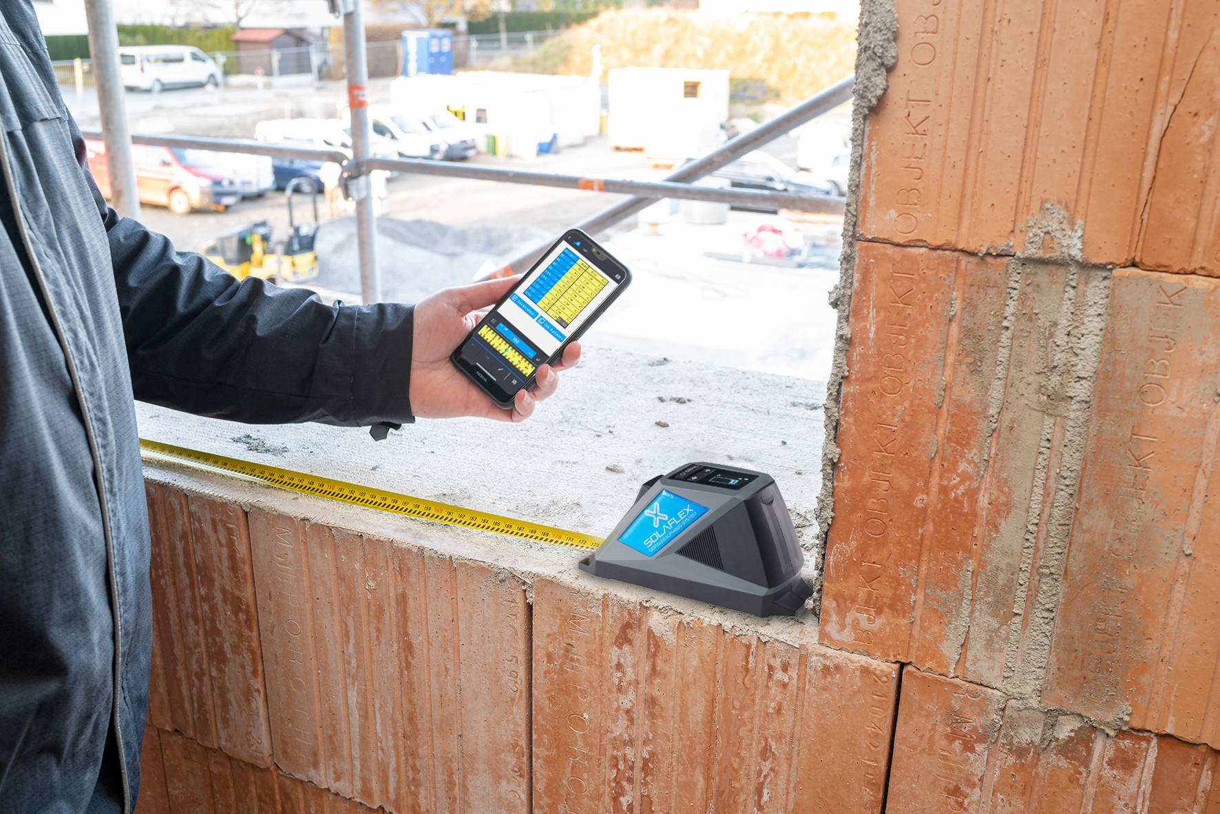 Fenster Rohbau_mit RM und Handy